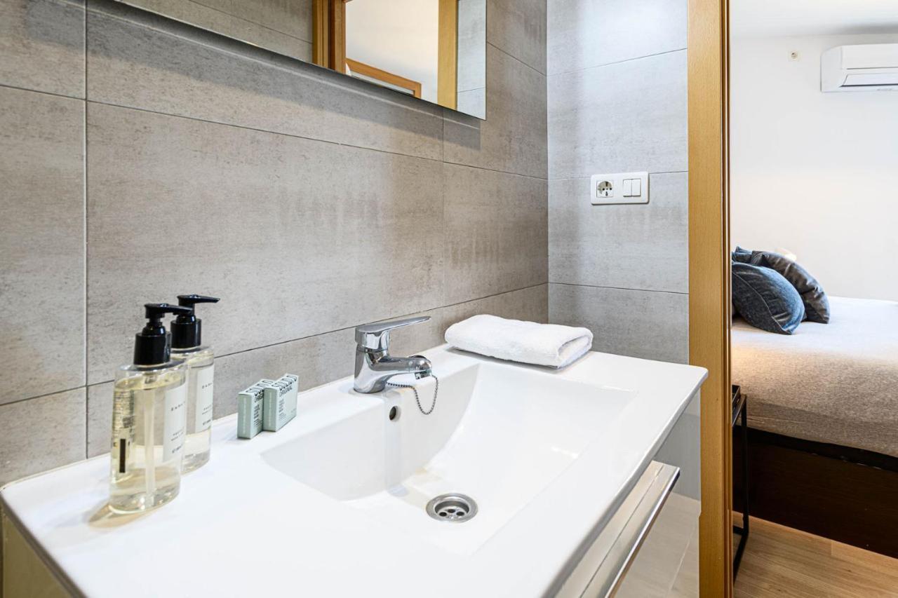 Mediterraneo Beach Apartment In Malaga By Solaga Holiday Homes Bagian luar foto